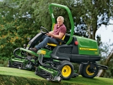 Třívřetenový žací stroj John Deere 7200