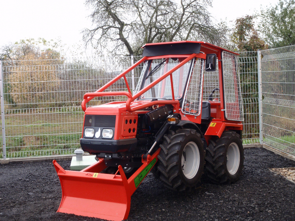 Lesní malotraktor Agromehanika AGT 835