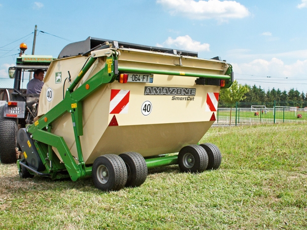 Univerzální stroj pro údržbu zeleně Amazone Grasshopper