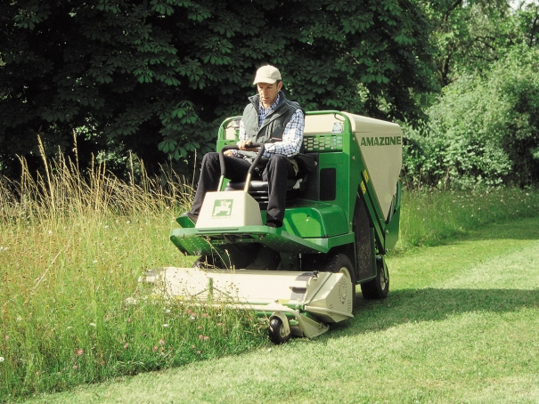 Univerzální stroj pro údržbu zeleně Amazone Profihopper