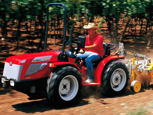 Traktor Antonio Carraro Supertigre 5800