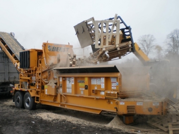 Recyklační drtič a štěpkovač Bandit Beast Model 2680