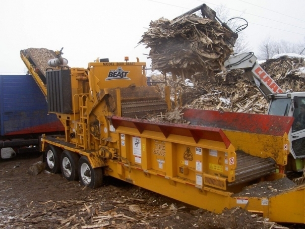 Recyklační drtič a štěpkovač Bandit Beast Model 2680