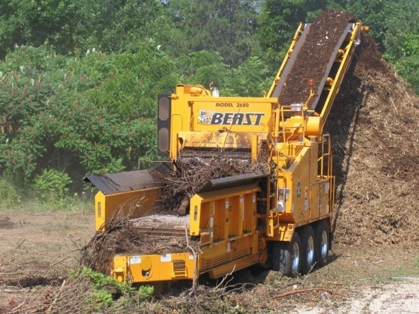Recyklační drtič a štěpkovač Bandit Beast Model 2680