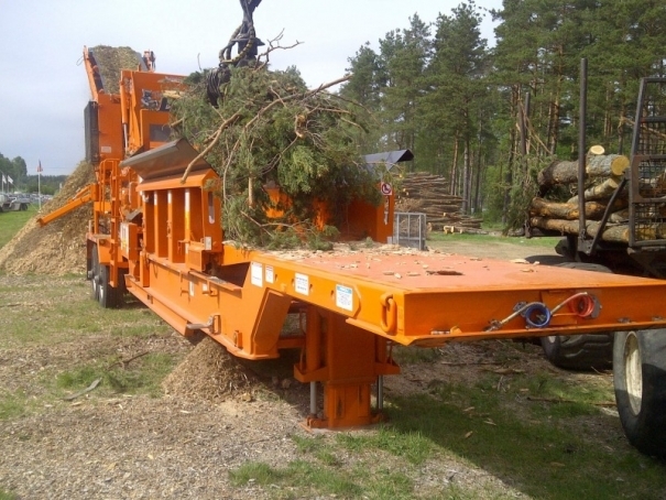 Recyklační drtič a štěpkovač Bandit Beast Model 2680