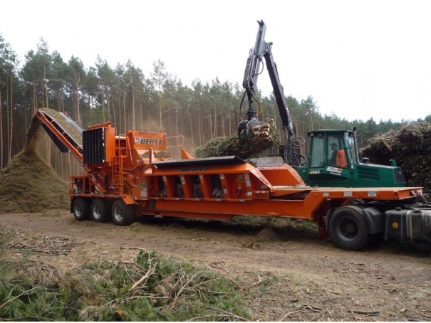 Recyklační drtič a štěpkovač Bandit Beast Model 3680