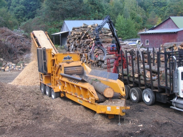 Recyklační drtič a štěpkovač Bandit Beast Model 3680
