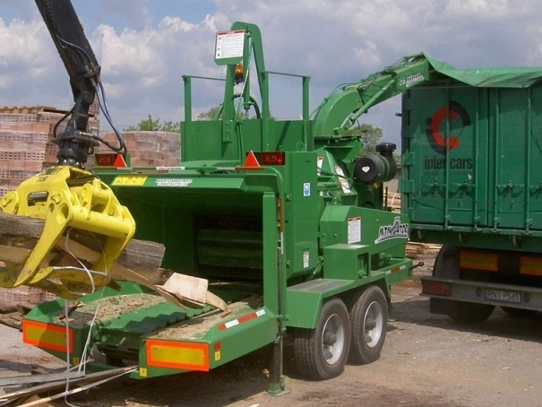 Biomasový štěpkovač celých stromů Bandit Model 2090