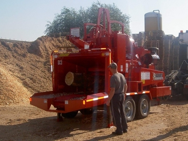 Biomasový štěpkovač celých stromů Bandit Model 2090
