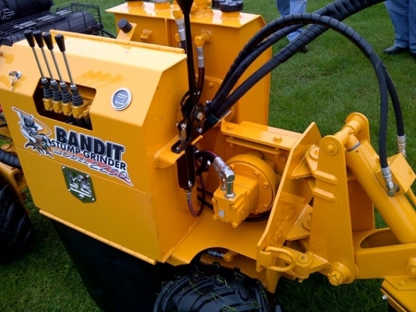 Pařezová fréza Bandit Model 2250