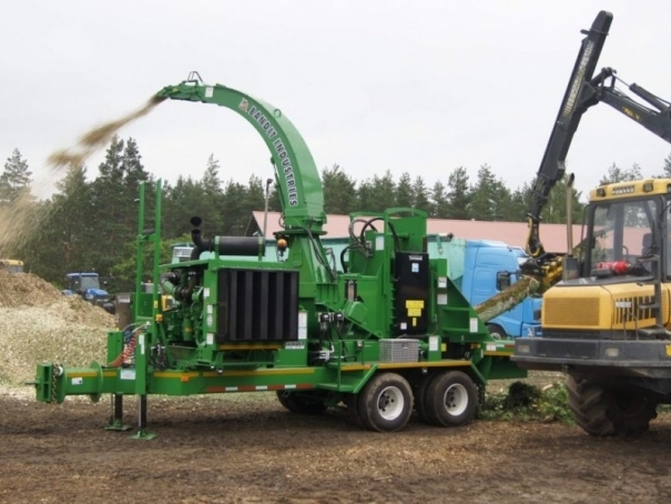Biomasový štěpkovač celých stromů Bandit Model 2290