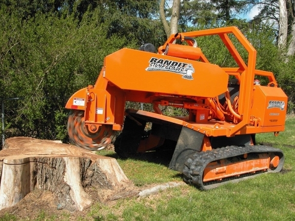 Pařezová fréza Bandit Model 3200 Track