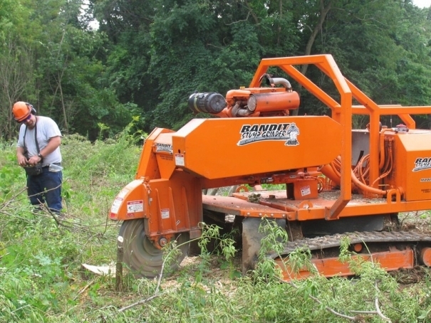 Pařezová fréza Bandit Model 3200 Track