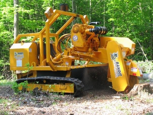 Pařezová fréza Bandit Model 3200 Track