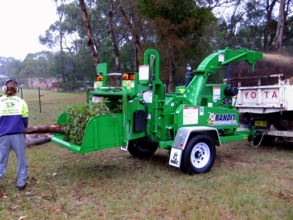 Štěpkovač Bandit Model 990 XP
