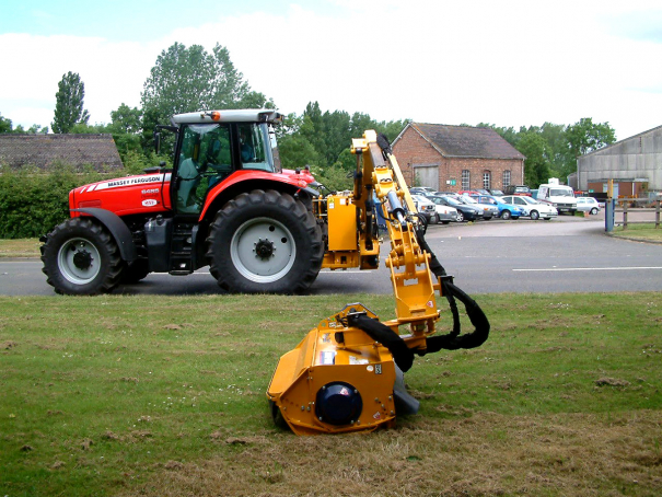 Příkopové rameno Bomford Turner B81.81