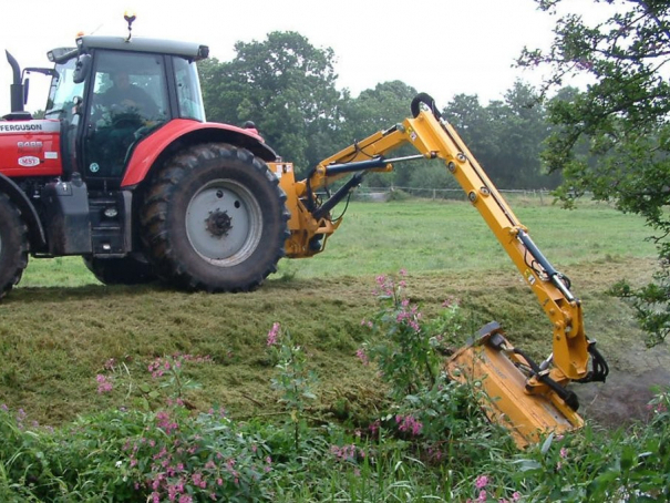 Příkopové rameno Bomford Turner B81.81