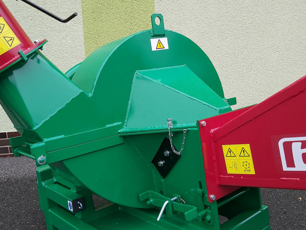 Štěpkovač Bystroň Barakuda za traktor s připojením vlečky