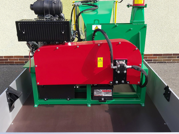 Drtič Bystroň Muréna se spalovacím motorem 38 HP na podvozku