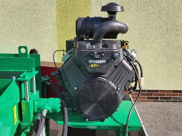 Drtič Bystroň Muréna se spalovacím motorem 38 HP na podvozku