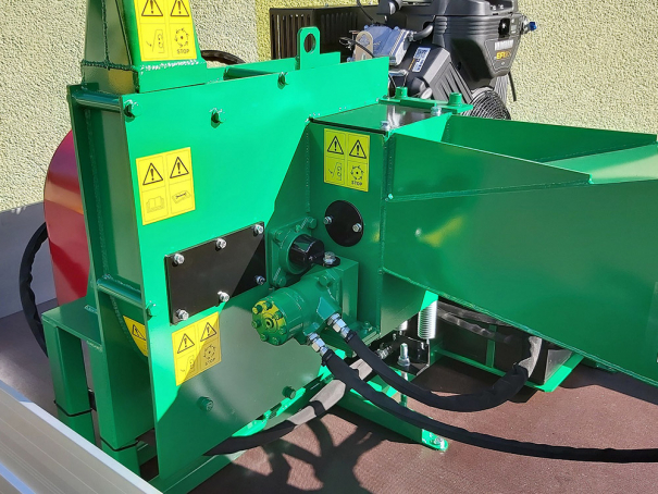 Drtič Bystroň Muréna se spalovacím motorem 38 HP na podvozku