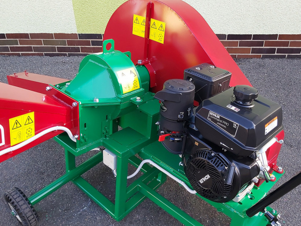 Špalíkovač Bystroň Pirana Longa se spalovacím motorem 14 HP