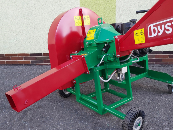 Špalíkovač Bystroň Pirana Longa se spalovacím motorem 14 HP