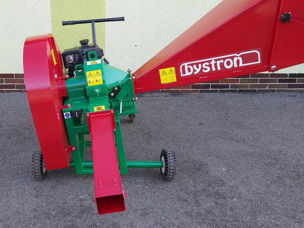 Špalíkovač Bystroň Pirana Longa se spalovacím motorem 14 HP