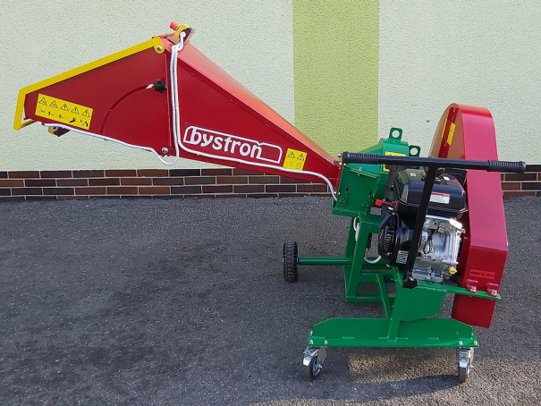Špalíkovač Bystroň Pirana Longa se spalovacím motorem 14 HP