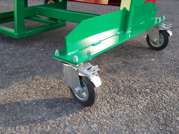 Špalíkovač Bystroň Pirana Longa se spalovacím motorem 14 HP