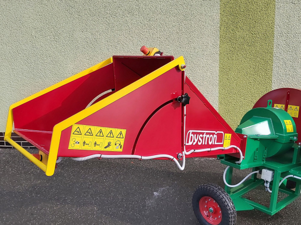 Špalíkovač Bystroň Pirana Longa se spalovacím motorem 14 HP kola 410x100
