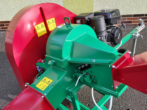 Špalíkovač Bystroň Pirana Longa se spalovacím motorem 14 HP kola 410x160