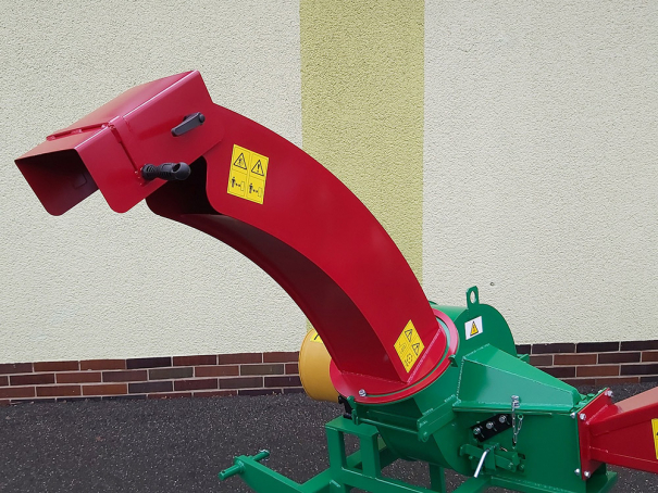 Špalíkovač Bystroň Pirana Longa za traktor s foukáním