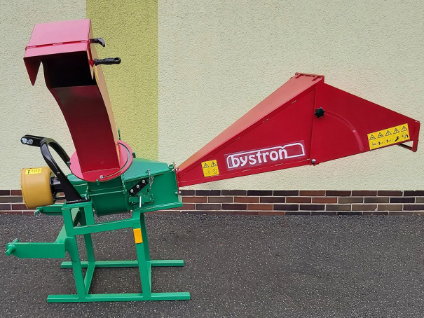 Špalíkovač Bystroň Pirana Longa za traktor s foukáním