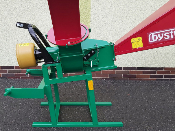 Špalíkovač Bystroň Pirana Longa za traktor s foukáním