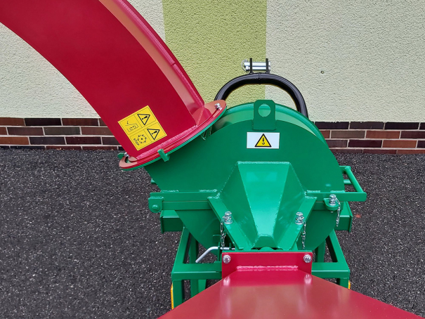 Špalíkovač Bystroň Pirana Longa za traktor s foukáním