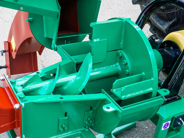 Špalíkovač Bystroň Pirana Longa za traktor s foukáním