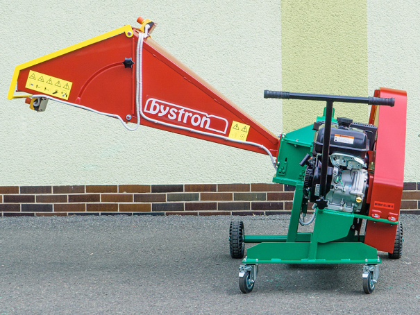 Štěpkovač Bystroň Pirana se spalovacím motorem 14 HP