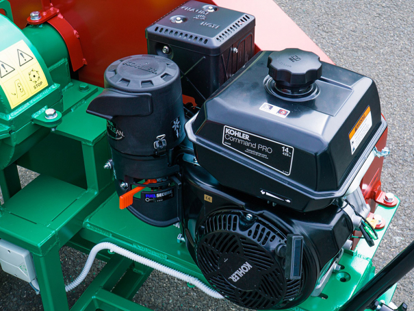 Štěpkovač Bystroň Pirana se spalovacím motorem 14 HP