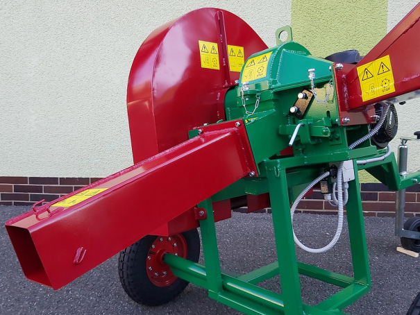 Štěpkovač Bystroň Pirana se spalovacím motorem 14 HP kola 410x100