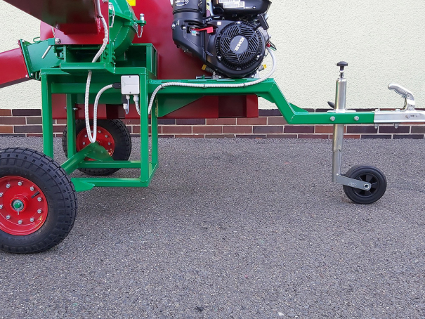 Štěpkovač Bystroň Pirana se spalovacím motorem 14 HP kola 410x100