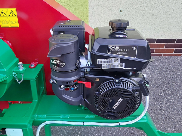Štěpkovač Bystroň Pirana se spalovacím motorem 14 HP kola 410x100