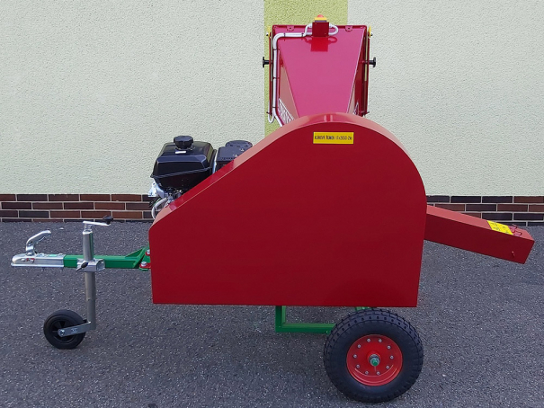 Štěpkovač Bystroň Pirana se spalovacím motorem 14 HP kola 410x100