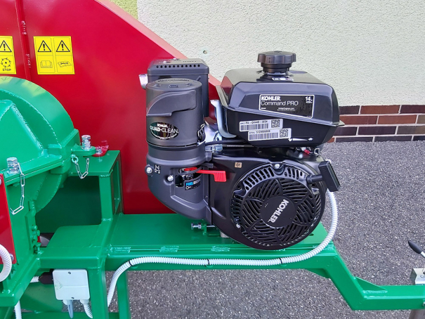 bystron_pirana_spalovaci_motor_14_hp_kola_410x160_4.jpg