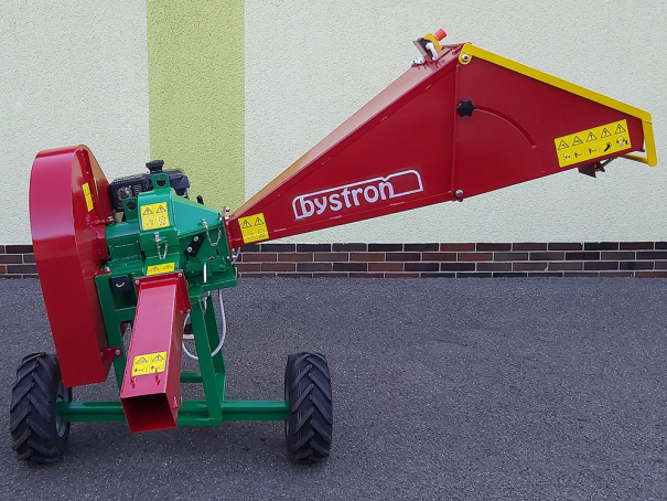bystron_pirana_spalovaci_motor_14_hp_kola_410x160_7.jpg