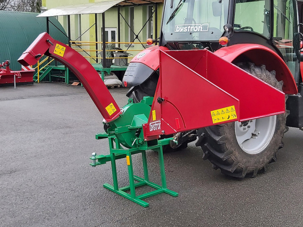 Štěpkovač Bystroň Pirana za traktor s připojením vlečky