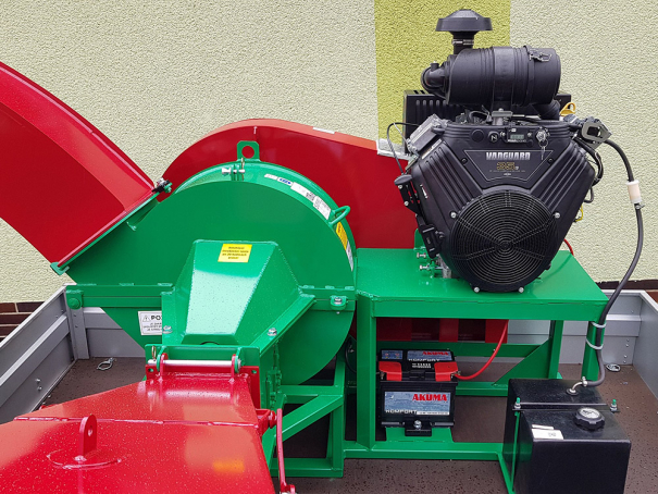 Špalíkovač Bystroň Pirba Longa se spalovacím motorem 35 HP na podvozku