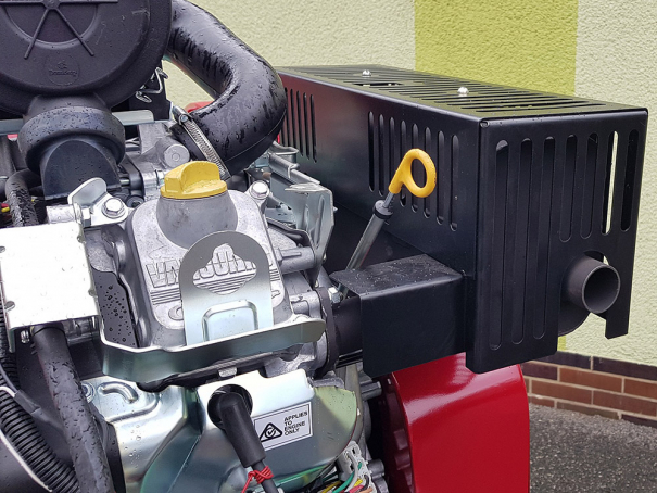 Špalíkovač Bystroň Pirba Longa se spalovacím motorem 35 HP na podvozku