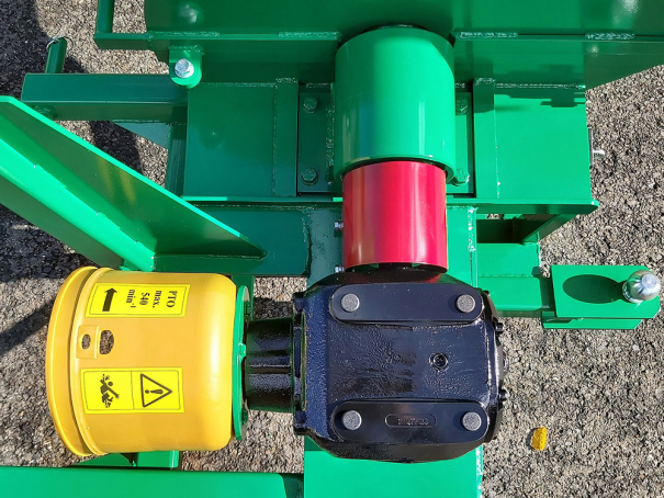 Špalíkovač Bystroň Pirba Longa za traktor s připojením vlečky