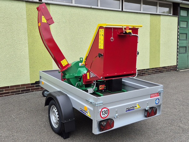 Štěpkovač Bystroň Pirba se spalovacím motorem 38 HP na podvozku